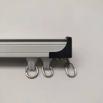 Ein guter Preis. Klassische Decken-Vorhang-Bahn der Art-1.2mm der Stärke-6.7m lärmfrei Im Internet